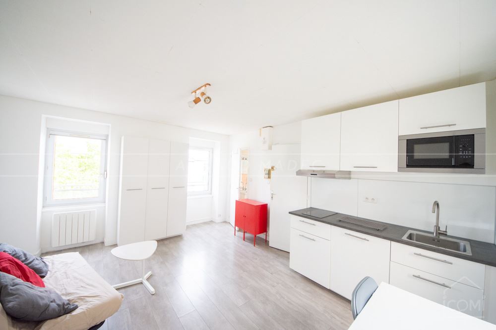 APPARTEMENT STUDIO/ T1 - BEL ESPACE DE VIE AVEC CUISINE US - SDB AVEC WC - DALLE BETON - IDEAL PIED A TERRE OU LOCATIF